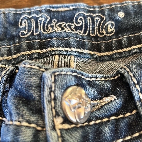 Miss Me Cuffed Capris Jeans - Picture 3 of 7